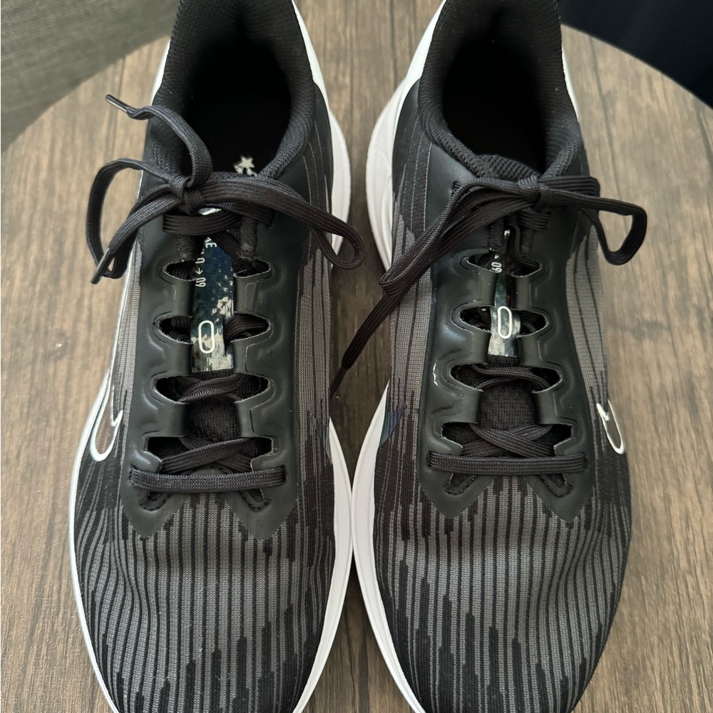 Nike winflo +9 women’s running shoe.